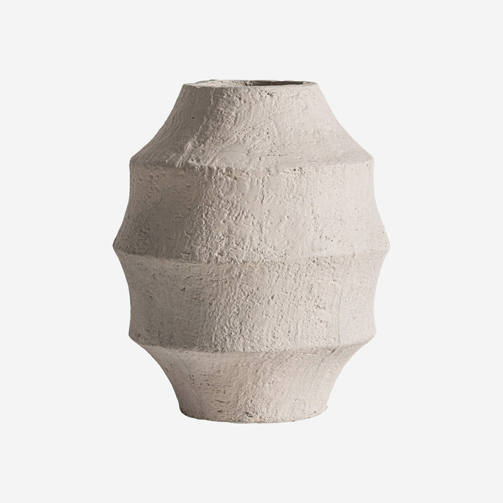 Jarrón de cemento y fibra de vidrio