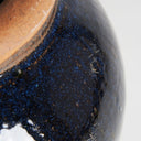 Jarrón de cerámica en color azul – detalle