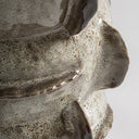 Jarrón de cerámica en color beige – detalle