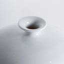 Jarrón de cerámica en color blanco – detalle