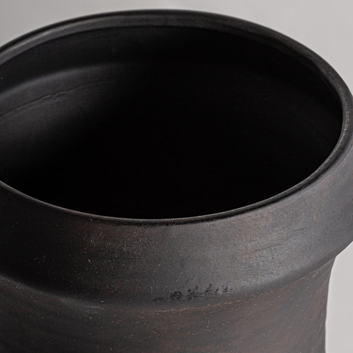 Jarrón de cerámica en color negro (pack de 2) – detalle