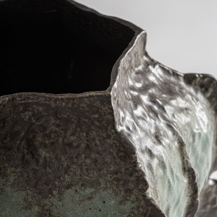 Jarrón de cerámica en color verde – detalle