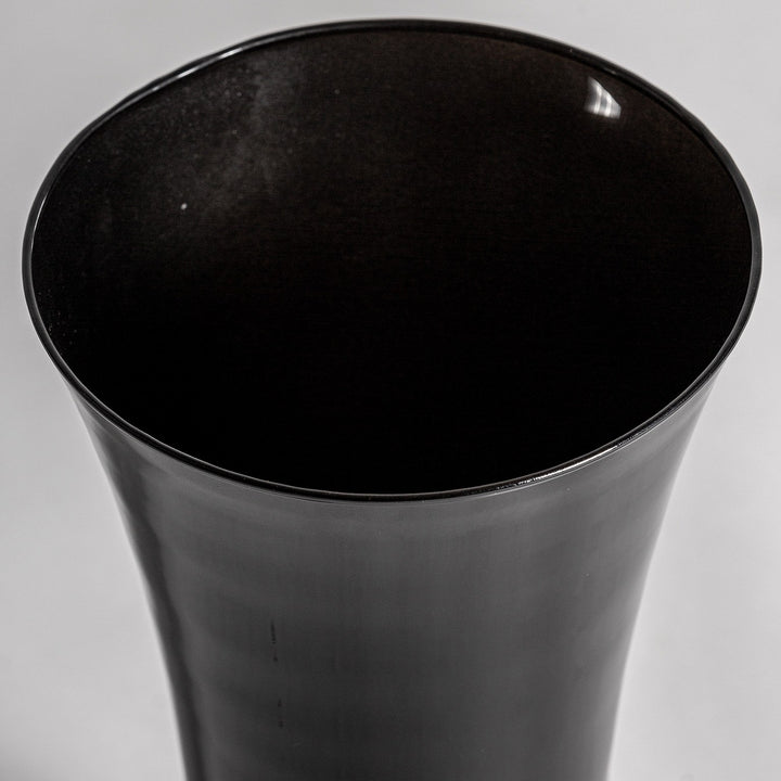 Jarrón de cristal en color negro brillo – detalle
