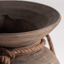 Jarrón de madera de teca reciclada en color marrón envejecido – detalle