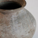 Jarrón de terracota en color gris envejecido – detalle