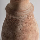 Jarrón de terracota en color marrón claro – detalle