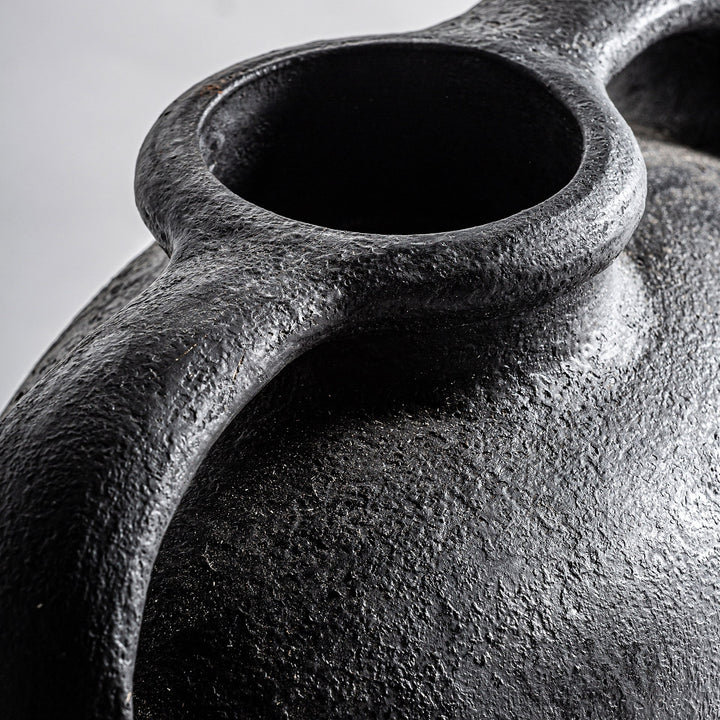 Jarrón de terracota en color negro 40 x 22 x 27 cm – detalle