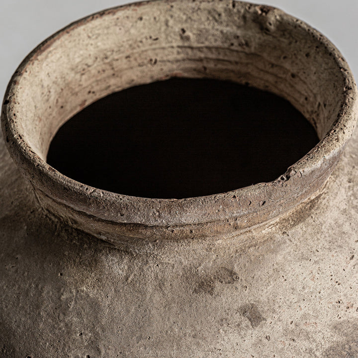 Jarrón de terracota y madera en color crema envejecido – detalle