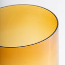 Jarrón de vidrio en color ámbar de estilo clásico – detalle