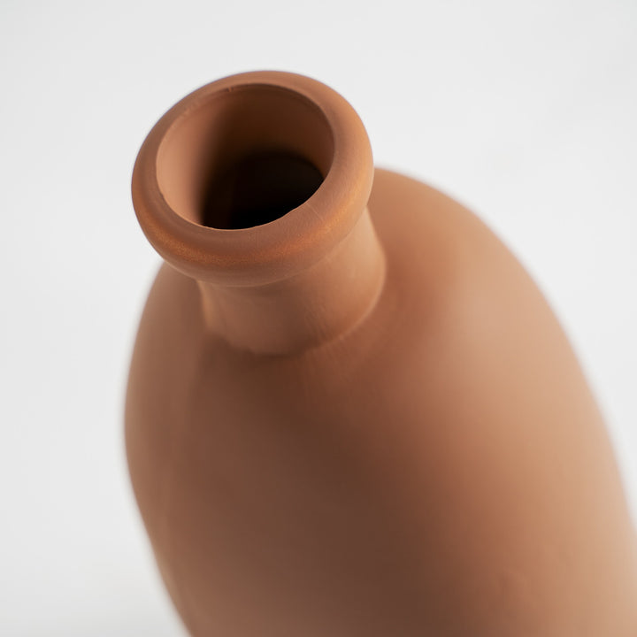 Jarrón de vidrio en color chocolate – detalle