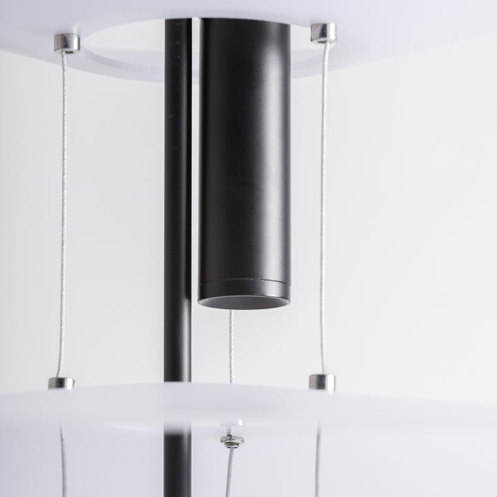 Lámpara colgante de acrílico y acero en color blanco – detalle