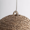 Lámpara colgante de fibra natural en color marrón de líneas contemporáneas – detalle
