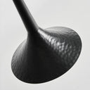 Lámpara colgante de hierro en color negro de líneas contemporáneas – detalle