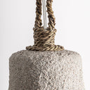 Lámpara colgante de madera de suar en color beige de líneas contemporáneas – detalle