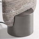 Lámpara de mesa con base de piedra ovalada – detalle