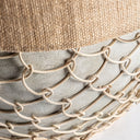 Lámpara de mesa de cemento y ratán en color gris – detalle