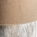 Lámpara de mesa de cemento y yute en color gris – detalle