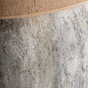 Lámpara de mesa de cemento y yute en color gris – detalle