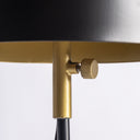 Lámpara de mesa de hierro y latón en color negro – detalle