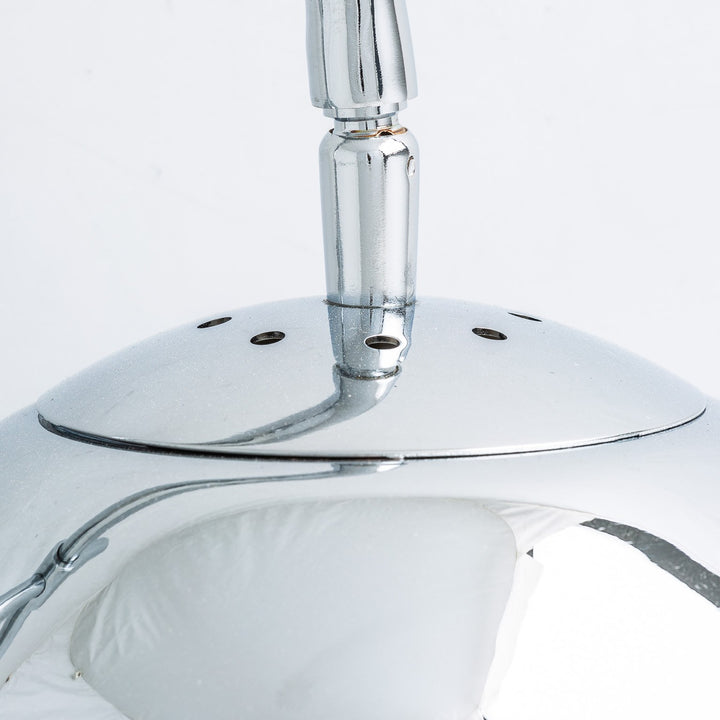 Lámpara de mesa de hierro y mármol en color blanco – detalle