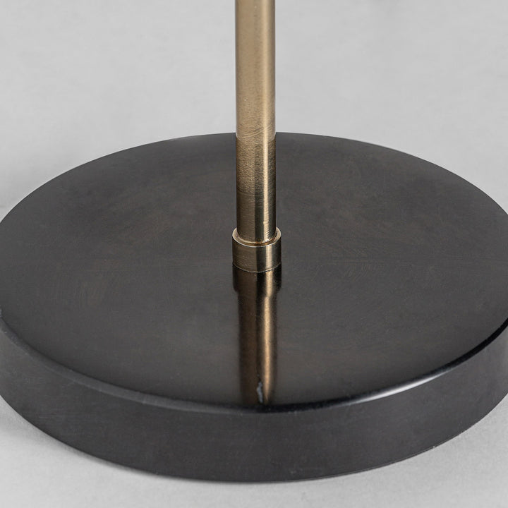 Lámpara de mesa de hierro y mármol en color dorado 33 x 53 cm – detalle