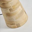 Lámpara de mesa de latón y madera de mango en color crema – detalle