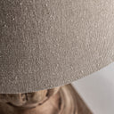 Lámpara de mesa de madera de mango y algodón en color marrón 45 x 64 cm – detalle