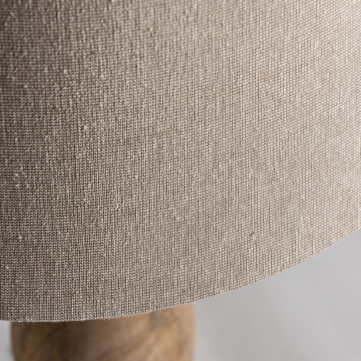 Lámpara de mesa de madera de mango y algodón en color marrón 45 x 70 cm – detalle