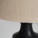 Lámpara de mesa de madera de mango y algodón en color negro 45 x 72 cm – detalle
