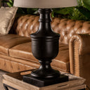 Lámpara de mesa de madera de mango y algodón en color negro 45 x 72 cm – detalle