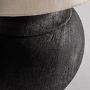 Lámpara de mesa de madera de mango y algodón en color negro 46 x 82 cm – detalle