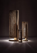 Lámpara de mesa de madera de mango y rafia en color marrón – detalle