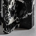 Lámpara de mesa de mármol y algodón en color negro – detalle