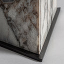 Lámpara de mesa de mármol y hierro en color blanco 42 x 85 cm – detalle
