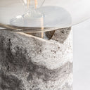 Lámpara de mesa de mármol y hierro en color gris 32 x 35 cm – detalle