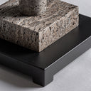 Lámpara de mesa de mármol y hierro en color gris 33 x 88 cm – detalle