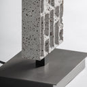 Lámpara de mesa de mármol y hierro en color gris 39 x 24 x 69 cm – detalle