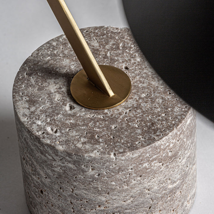Lámpara de mesa de mármol y hierro en color gris 60 x 28 x 51 cm – detalle