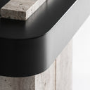 Lámpara de mesa de mármol y hierro en color marfil – detalle