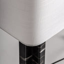 Lámpara de mesa de mármol y hierro en color negro – detalle