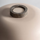 Lámpara de mesa de mármol y hierro en tonos neutros 30 x 41 cm – detalle
