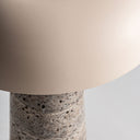 Lámpara de mesa de mármol y hierro en tonos neutros 30 x 41 cm – detalle