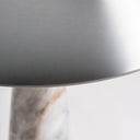 Lámpara de mesa de mármol y latón en color blanco 38 x 66 cm – detalle
