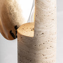 Lámpara de mesa de mármol y metal en color beige – detalle