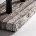Lámpara de mesa de mármol y metal en color gris – detalle