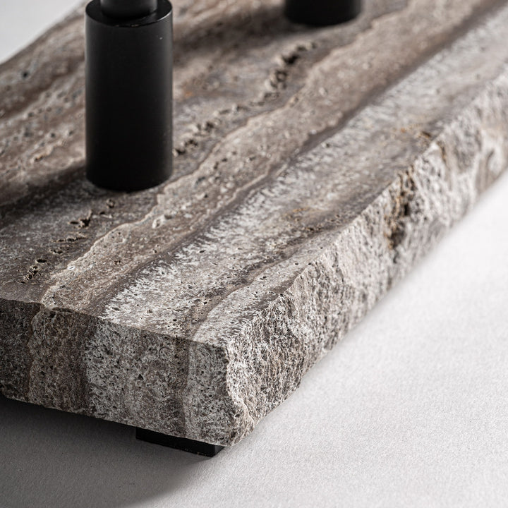 Lámpara de mesa de mármol y metal en color gris – detalle
