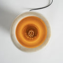 Lámpara de mesa de ónix en color beige – detalle
