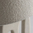 Lámpara de mesa de piedra compuesta y hierro en color gris – detalle