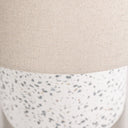 Lámpara de mesa de piedra y acero en color blanco – detalle
