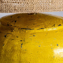 Lámpara de mesa de terracota y yute en color mostaza envejecido – detalle